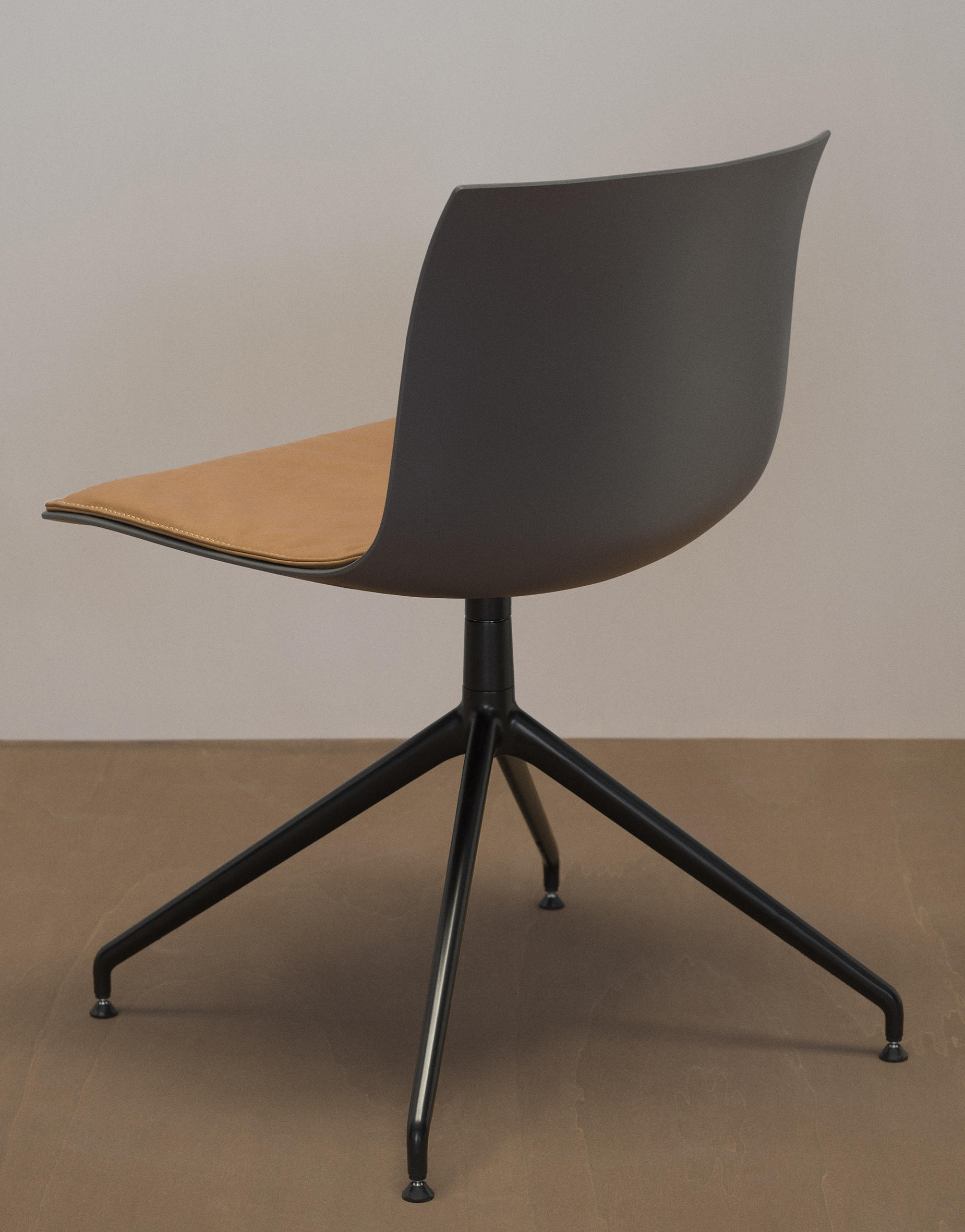 办公椅|现代真皮会议椅|办公火狐官方网站|火狐HUOHU（中国）火狐官方网站|Catifa 46 会议椅