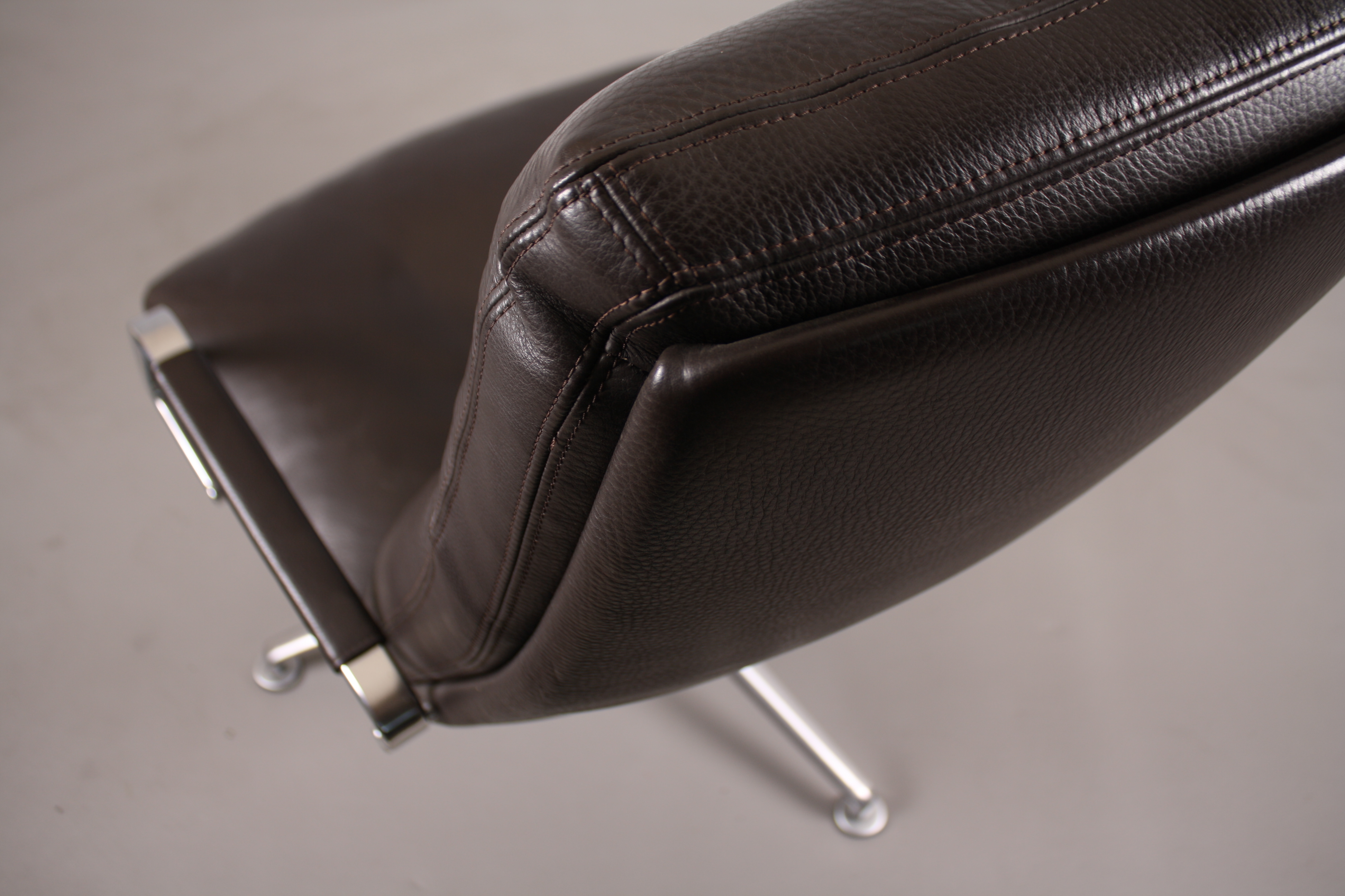 办公椅|现代真皮中班椅|办公火狐官方网站|火狐HUOHU（中国）火狐官方网站|FK 86 Lounge.