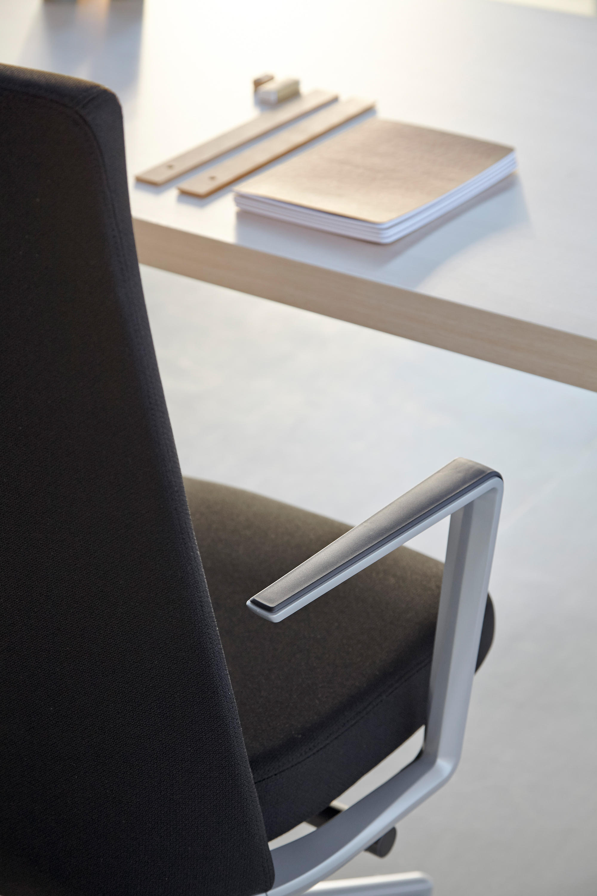 办公椅|现代真皮会议椅|办公火狐官方网站|火狐HUOHU（中国）火狐官方网站|CRON 会议椅系列