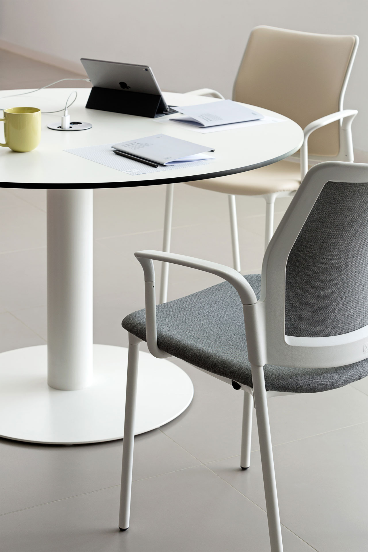 办公椅|现代真皮会议椅|办公火狐官方网站|火狐HUOHU（中国）火狐官方网站|URBAN PLUS 洽谈椅系列