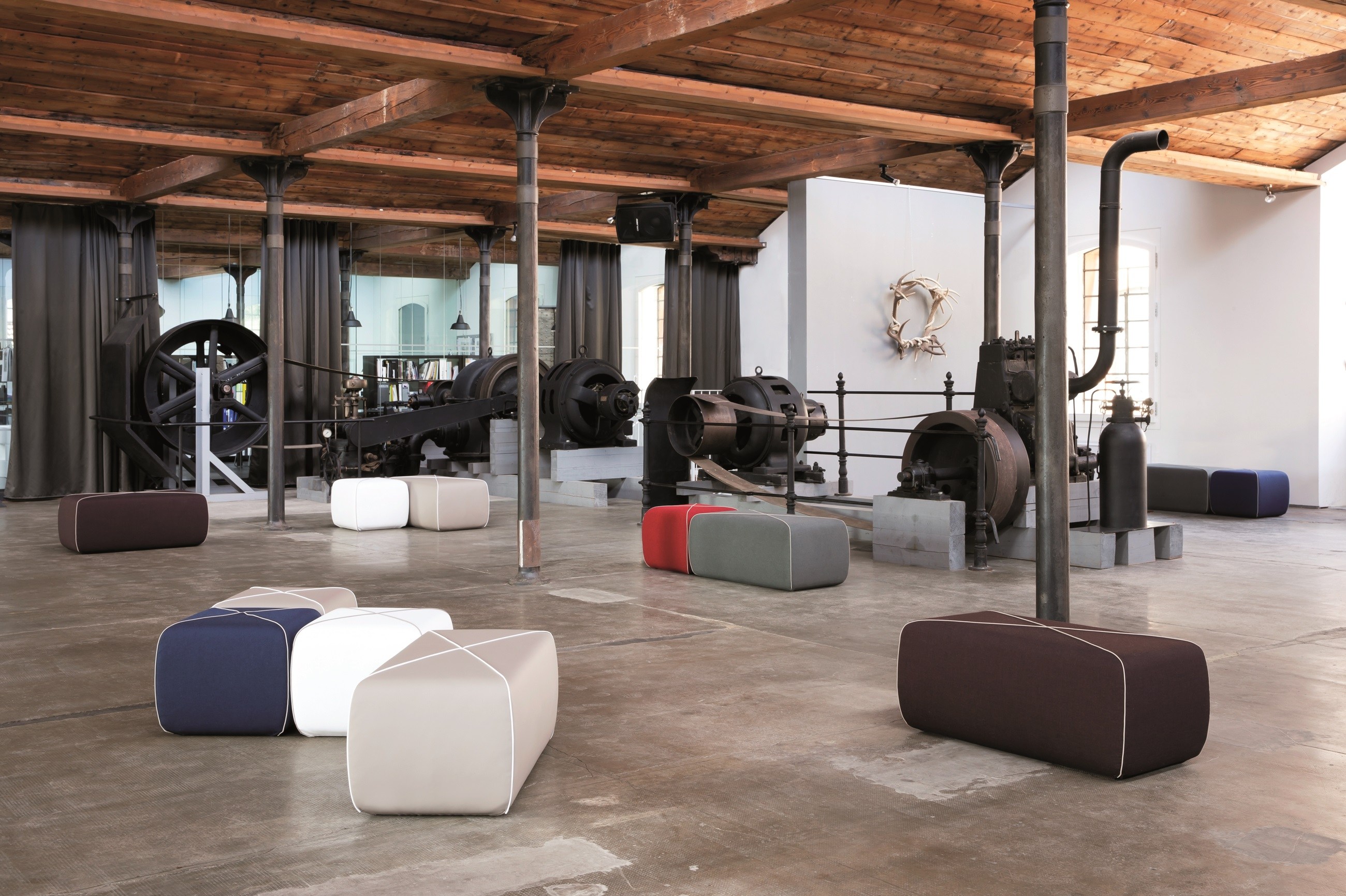 创意火狐官方网站 - 坐具|吧椅/凳子|办公火狐官方网站|火狐HUOHU（中国）火狐官方网站|交叉软垫花园墩